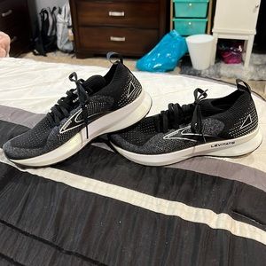 Brooks Levitate, only worn 2-3 times!